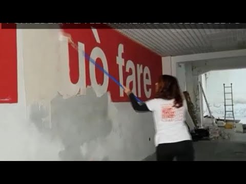 La sindaca di Cascina cancella i simboli del Pd dalla nuova sede