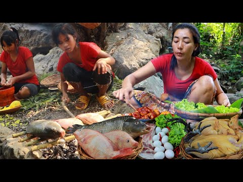 Grilled fresh fish & Chicken for lunch- Cooking pork braised spicy curry so delicious in forest