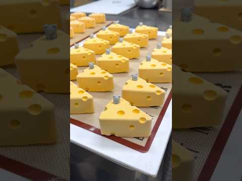 Cute Mini Cheesecakes That Look Like Cheese Wedges