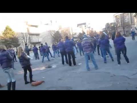 Queen's engineers dance at UofT 2011
