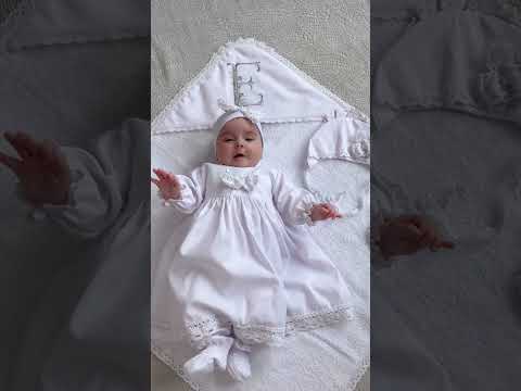 Полный набор для крещения девочки Бантик инициал белый лен, серебряная вышивка + ХУСТИНА В ПОДАРОК - фото 1 - id-p2815569346