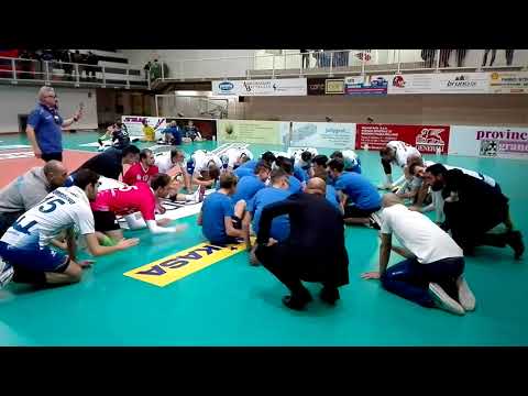 La gioia di squadra e tifosi del VBC Mondovì dopo la conquista della Pool B