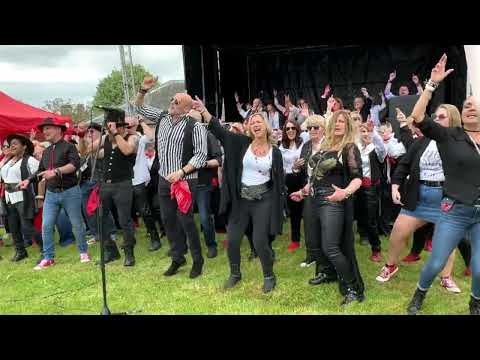 Voices Unlimited - Let Me Entertain You