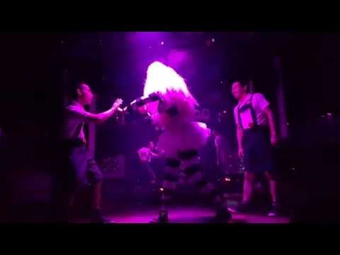 URAN DRAG SHOW MUÑECA SEMIFINAL AMIGAS Y RIVALES