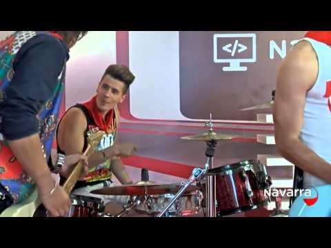 Actuación "Bromas Aparte". Canción "Dama y vagabundo" Viva San Fermín 8 julio 2015