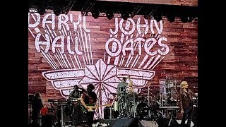 [FAN CAM] Daryl Hall and John Oates at the ACC June 5th, 2018.