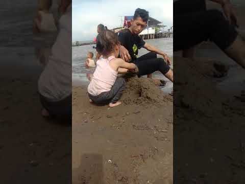 berpantai ria bareng zayna