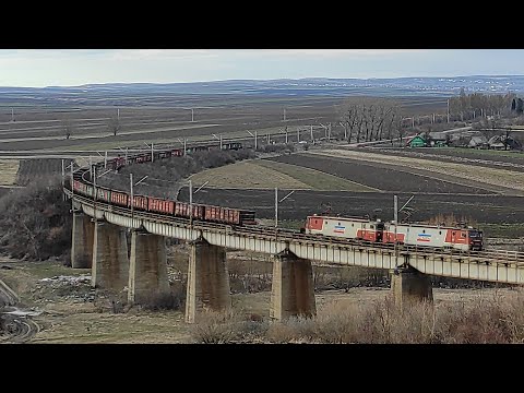 Tren de marfa CFR Marfa trece viaductul Dragoiesti cu 474-047-4 si 474-041-7 la roata - 14.03.2021