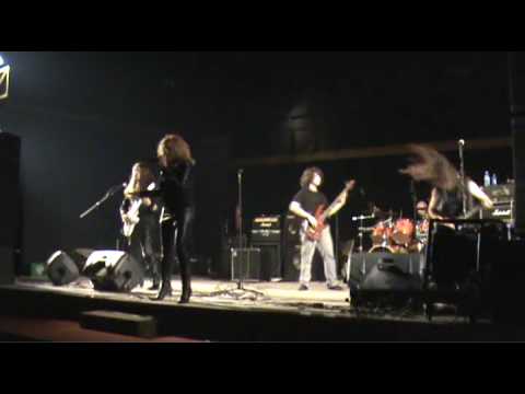 Ágadon: debut Araceli