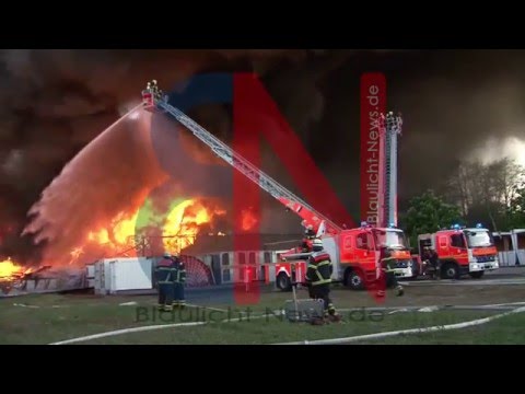 Großbrand in Hamburg – Lagerhalle in Brand