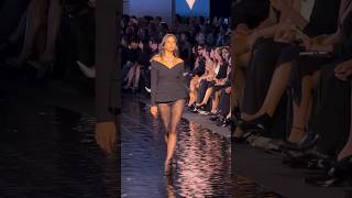 Download lagu Irina Shayk’s Stunning Lace & Diamond Runway Look ✨ mp3