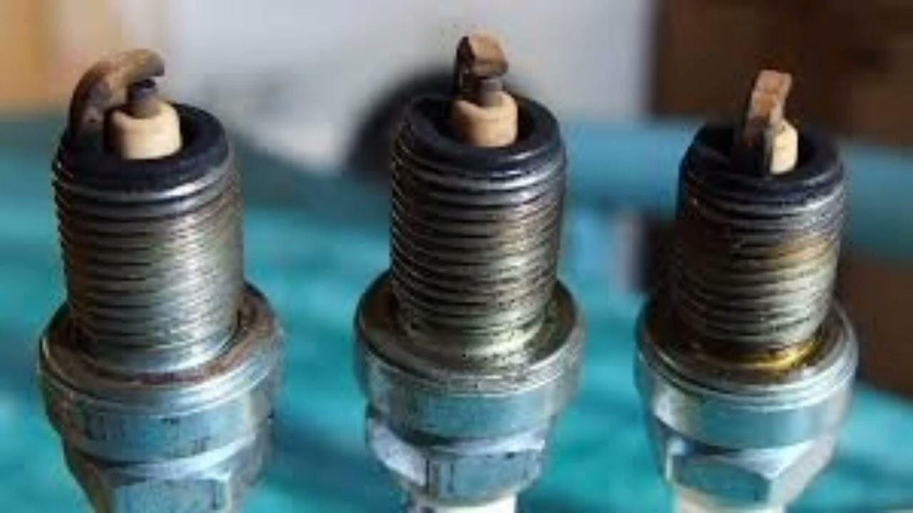 Цвет свечи 2т двигателя. Почему свечи черные инжектор ваз. Почему свечи черные инжектор ваз. Нагар свечей ямаха викинг 540. Свечи зажигания ваз 2110 нагар.