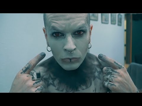 3-minute casual make up with Chris Harms