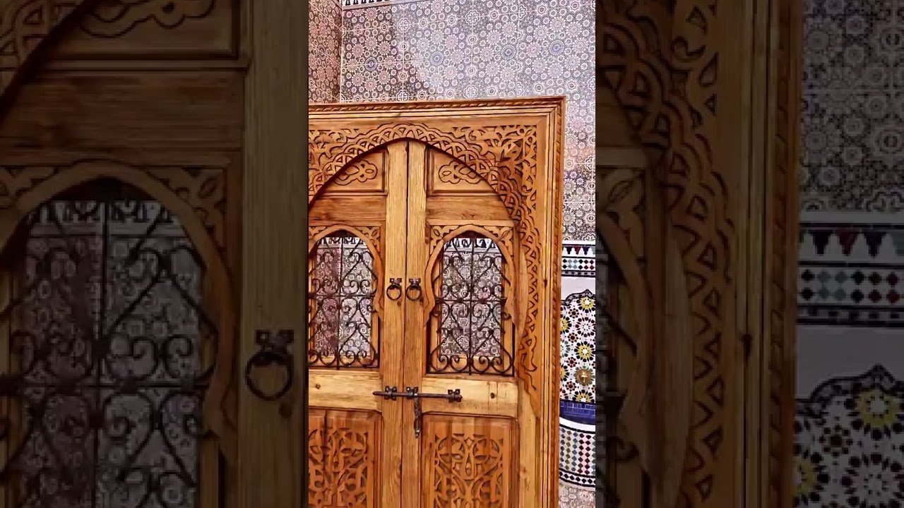 Beautiful traditional Moroccan Door 🤩