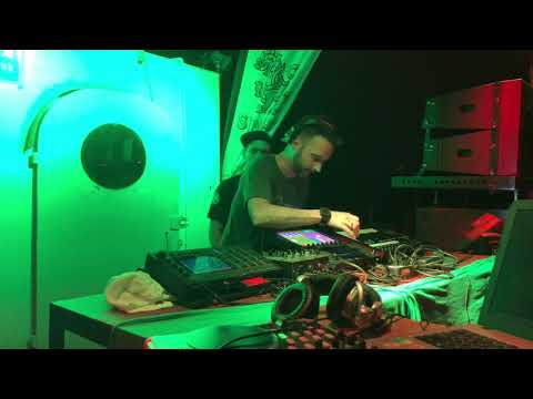 Manudigital ft. Dapatch live inna Bangkok