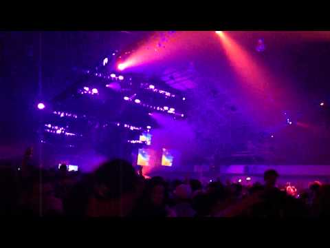 Beyond Wonderland 2011, Cosmic Gate, Cirez D vs Empire of the Sun - On Off vs We Are the People