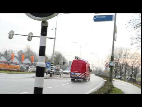 02-02-17 Ambulance 16-156 en WO 16-3110 naar voertuig te water (Haastrecht)
