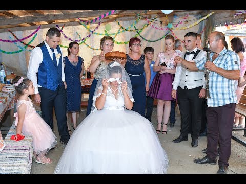 10 Traditii nunta -Turta miresei