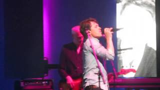 Michael Patrick Kelly, Little giants, Essen