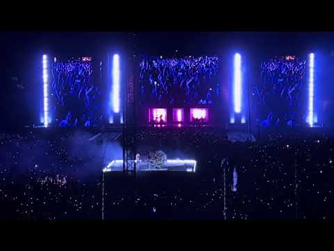 The edge of glory Lady Gaga Met life Stadium NJ