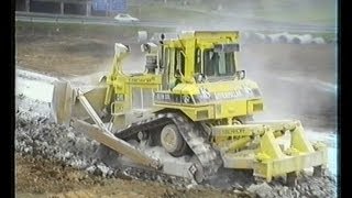 preview picture of video 'Caterpillar D7H XL, D6H LGP, Mercedes NG, MAN,... / A8/A81 Dreieck Leonberg, Germany, 18.09.1995.'