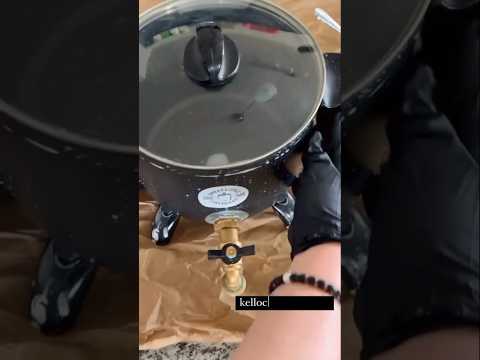 Quick station prep! 🕯️ #shorts #shortvideo #smallbusiness #candle #florida #howto #aesthetic