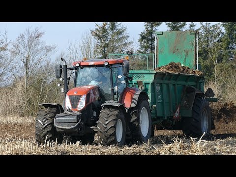 New Holland T7.270 "Fiat Edition" Working in The Field Spreading Manure w/ TEBBE Spreader | DK Agri