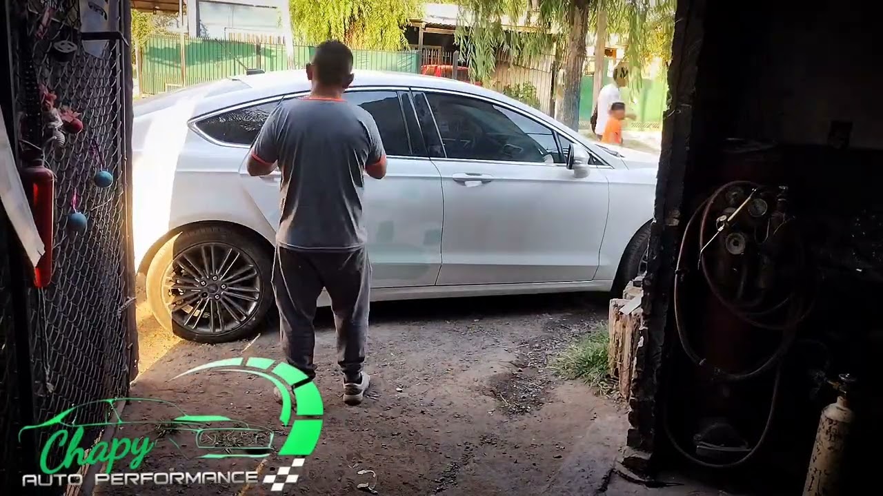 Mondeo chocado de costado y trompa desprolija (último trabajo del año)