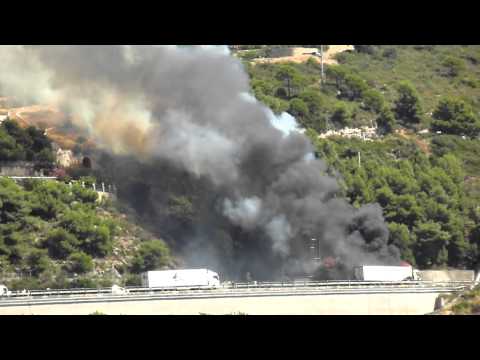 22-08-13 TIR prende fuoco e incendio si propaga a Montenero di Bordighera