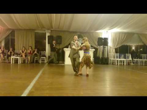  Damian Ignacio Eselevsky Esell  and  Nancy Louzan  are  dancing  to  the  tango  "  Yo No Sé Que Me Han Hecho Tus Ojos  "  by  Juan D'Arienzo