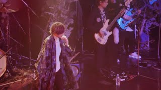 「喉元」のところで喉元を指スッってなぞってるのほんとずるすぎて好きです…🤦♀️💗 - 【Live Film】馬鹿ばっか / 雪見