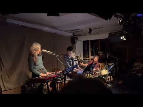 Tashi Wada Group feat. Julia Holter - Unreleased song (Live)