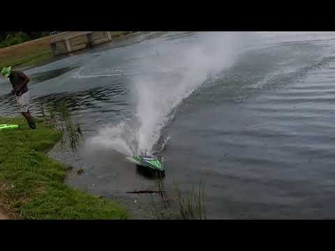 Sonic Wake 32 and Miss Geico Boat Bash