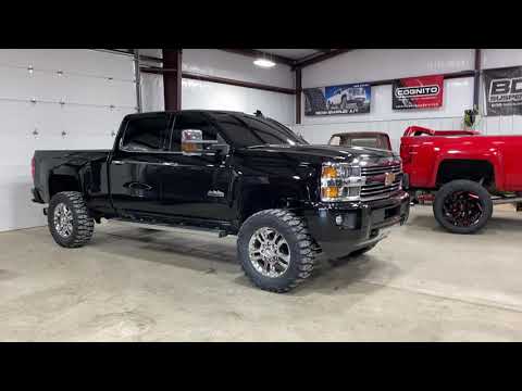 2016 2500HD with Cognito 4" and 35" mud graps