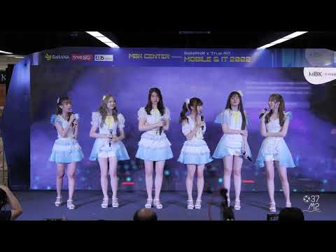 BNK48 @ BaNANA x True 5G MOBILE&IT 2022, MBK Center  [Full Fancam 4K 60p]  220624