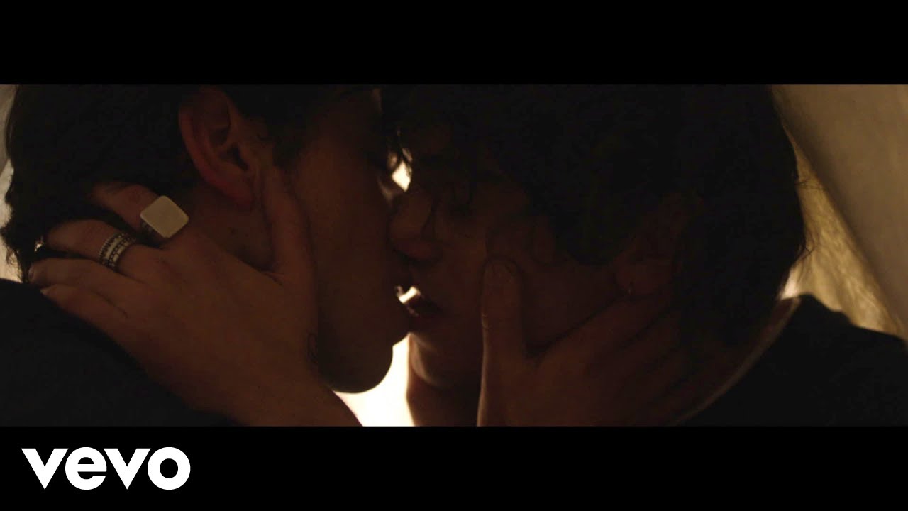 Watch Now Michele Bravi - Mantieni il bacio Michele Bravi - Mantieni il bacio