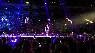 Justin Bieber - Beautiful ft. Carly Rae Jepsen (LIVE)