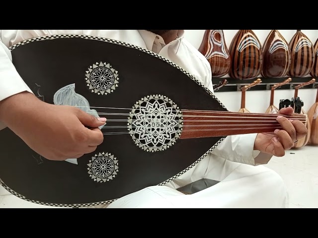 عود موسيقي نص لوكس لصناع العالمي ( مبطط ظهر صغير )