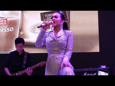 Sesuatu - Syahrini | At Jakarta fair 2018 - Booth Torabika