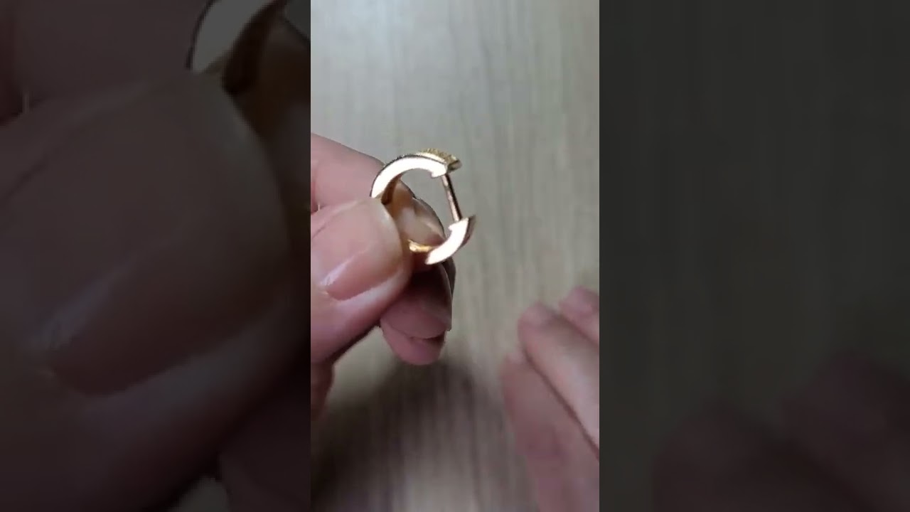Watch Now Conjunto de argolas para 3 furos, com 4 fileiras de zircônias brancas, banhados em ouro 18k Conjunto de argolas para 3 furos, com 4 fileiras de zircônias brancas, banhados em ouro 18k