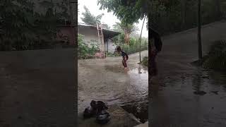 Download lagu #shorts awas licin wid, kepleset hujan hujanan takut jatuh kepleset #trending #humor mp3