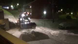 preview picture of video 'Brøyting med traktor på Fagernes'