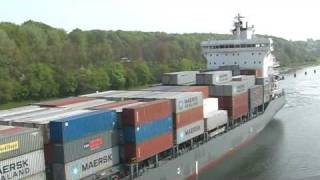 preview picture of video 'Schiffsverkehr im Kiel-Kanal 2'