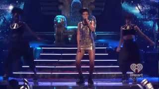 Rihanna performing What&#39;s My Name? at iHeartRadio Festival 2012 (HD)