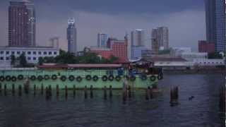 Y la tarde está muriendo en Manila