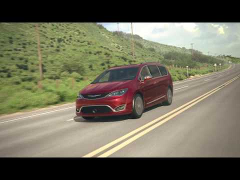 How the 2017 Chrysler Pacifica LaneSense Lane Departure System works