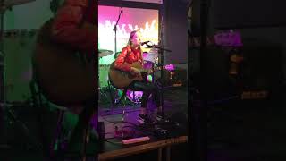 Fleur Lindsay singing an acoustic version of Saddest Vanilla by Jess Glynne