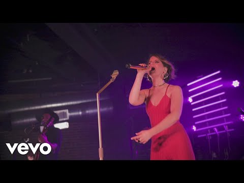 Maren Morris - Drunk Girls Don't Cry (Live)