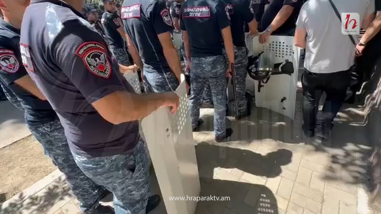 Ինչ է անում ոստիկանությունը ժողովրդի թիկունքում