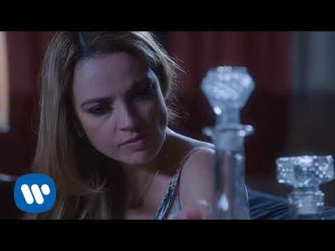 Lupita D'Alessio -Yo Sigo Aquí (Video Oficial)